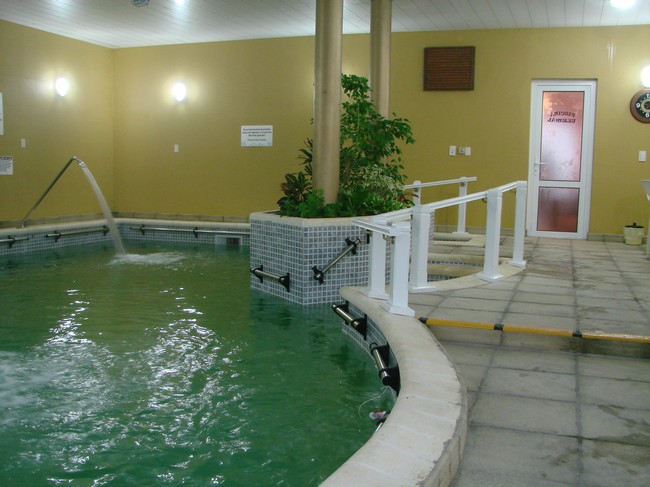 Piscina termal cubierta climatizada