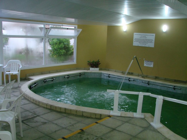 Piscina termal cubierta climatizada