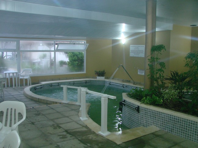 Piscina termal cubierta climatizada